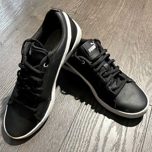 GUC Women’s Puma Sneakers